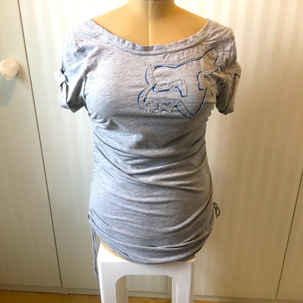 Fox gray blue ruched sides tee Size M